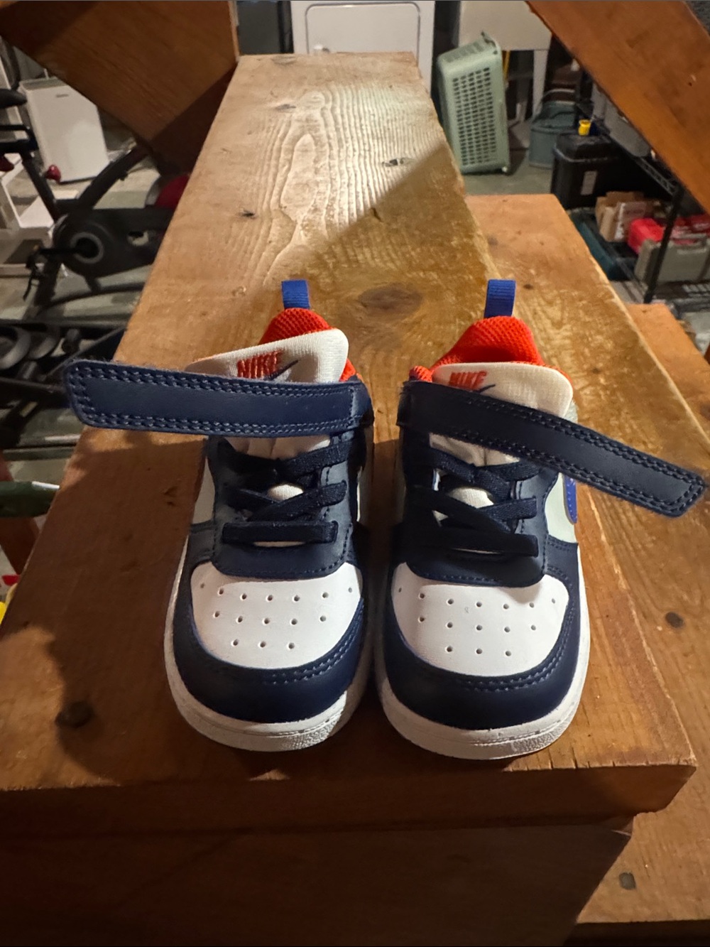 Nike Kids White, Navy & Orange Hook-and-Loop Sneakers